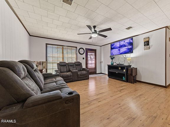 2nd image of 1019 Daisy Lane Ln