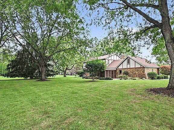4th image of 2929 Maple Ct