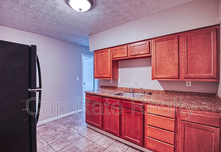 1143 Duxberry Ave — Photo 7