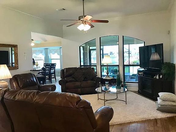3rd image of 105 Baileys Ct