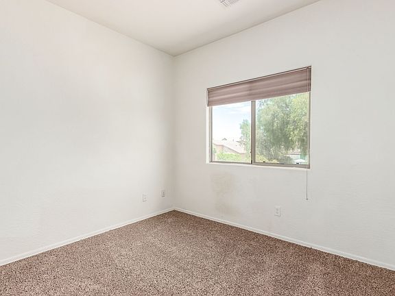 3rd image of 44206 W Juniper Ave