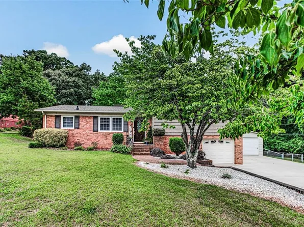 218 Barber St, Asheboro, NC 27203