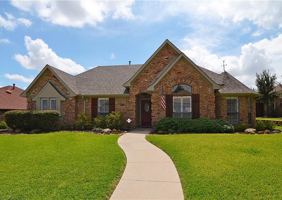 1st image of 2014 Vista Crest Dr