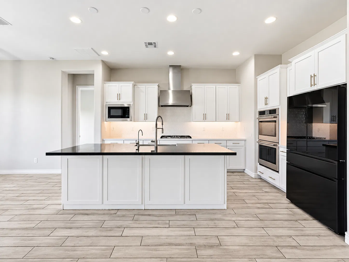 4 bed, 3012 sqft, $3,690 — Photo 4