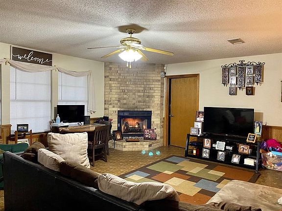3rd image of 3001 Meadows Dr