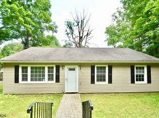 207 Canadawa Ln, Highland Lakes, NJ 07422