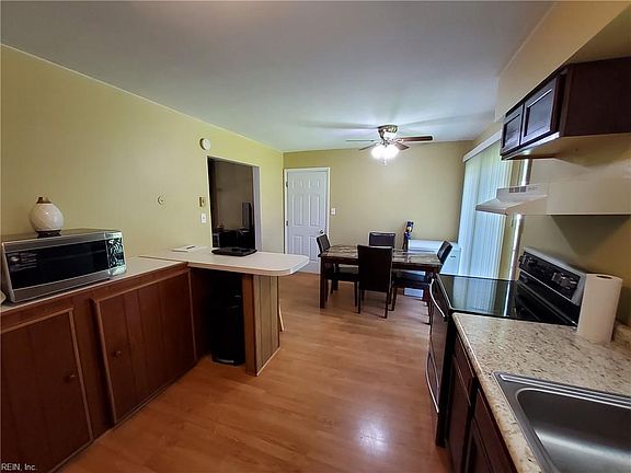 3rd image of 3313 Pine Hill Cres