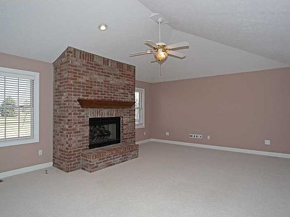 3rd image of 546 Pitney Dr