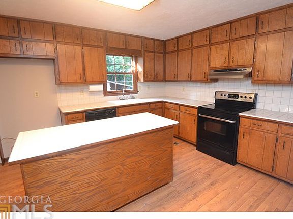 5th image of 1172 Oak Grove Cir