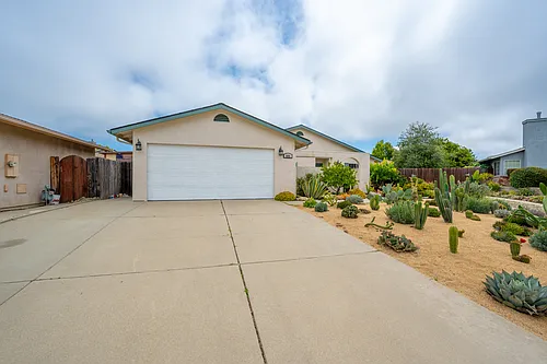 885 Peregrine Ln Photo 1
