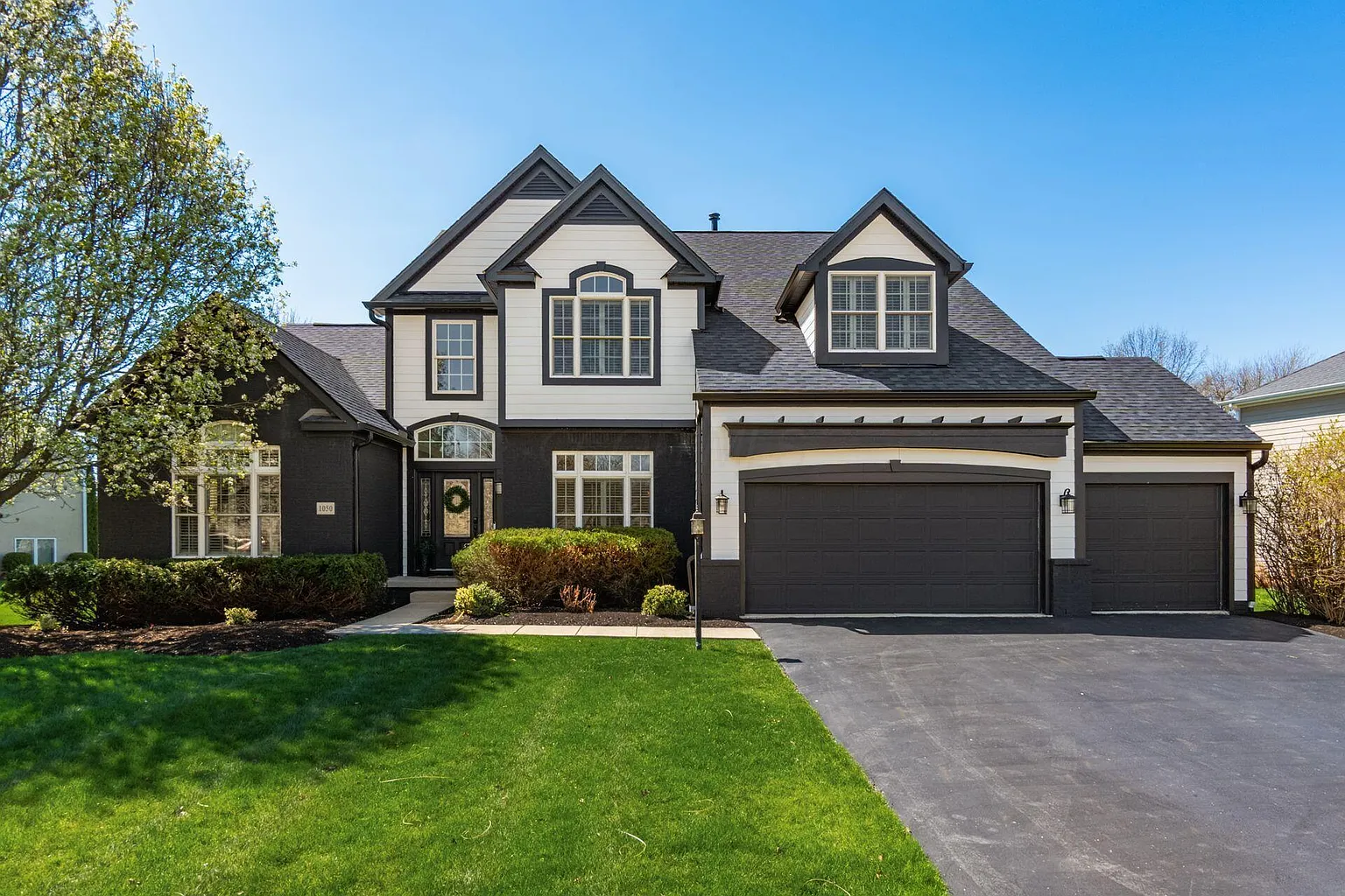 1050 Balmoral Dr photo 1