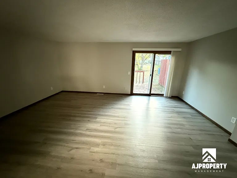 516 N Cliff Ave — Photo 7