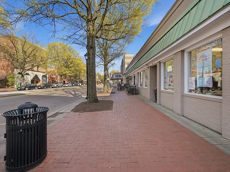 605 Dinwiddie St #B — Photo 18