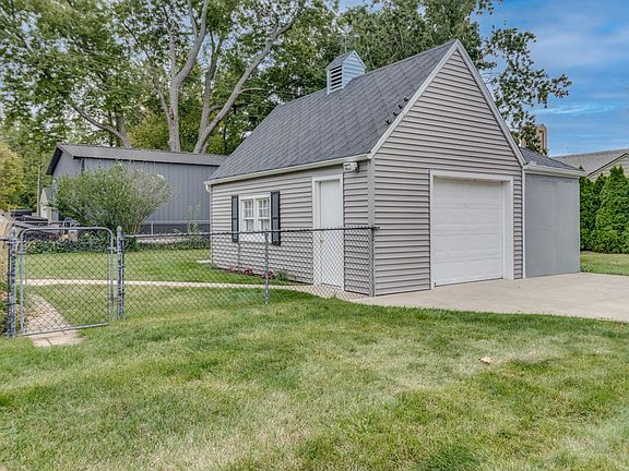 3rd image of 1011 W Highland Blvd