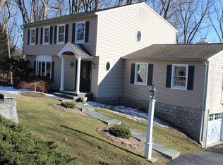 27 Willow Dr, Hopewell Junction, NY 12533