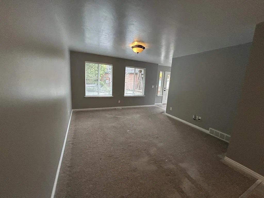 421 N 540 W #A — Photo 3