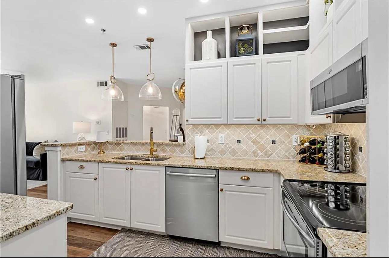 2 bed, 1220 sqft, $2,500 — Photo 3