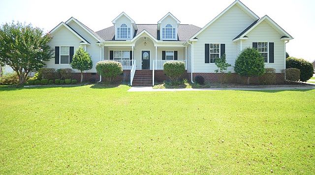 1st image of 400 Woodcroft Dr