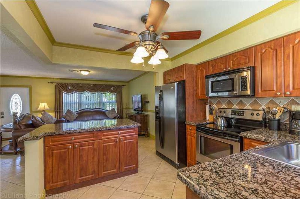 160 SE 12th St, photo 9
