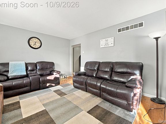 2nd image of 5735 Huron St