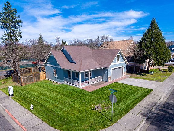 3rd image of 19 Pine Ct