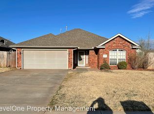 407 S Castlerock Cir, Mustang, OK 73064