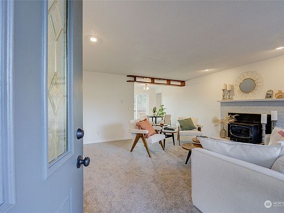 5th image of 902 87th Drive NE