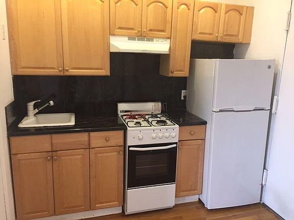 3rd image of 82 W 105th St APT 4B