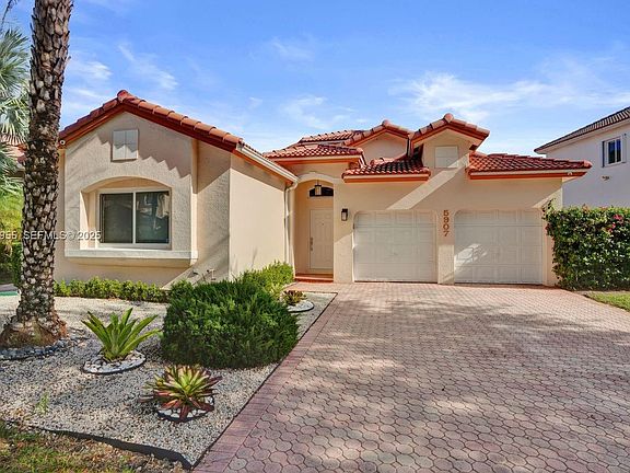 4th image of 5907 NW 110th Ct