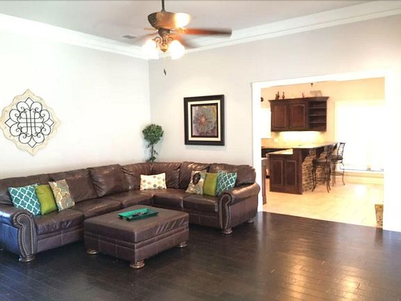 5th image of 411 Drury Ln
