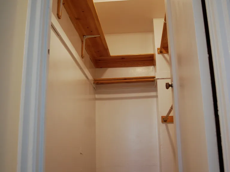 10 W Elm St — Photo 16