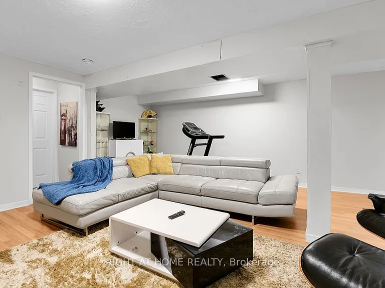 47 Tobermory Cres — Photo 23
