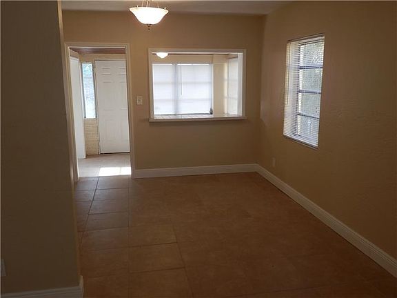 4th image of 2534 Roosevelt St