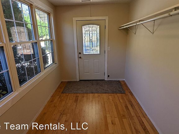 3rd image of 618 Edgewood Ave Unit C