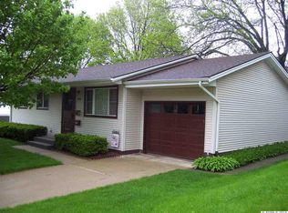 2422 Gordon Dr, Dubuque, IA 52001