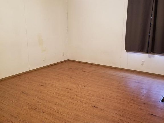 5th image of 464 Redbud Ln