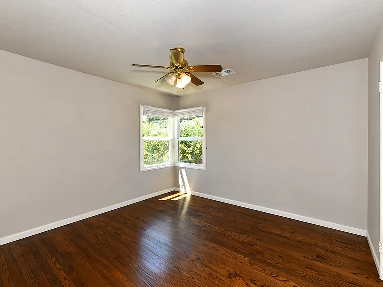 1415 Meek Ave — Photo 18