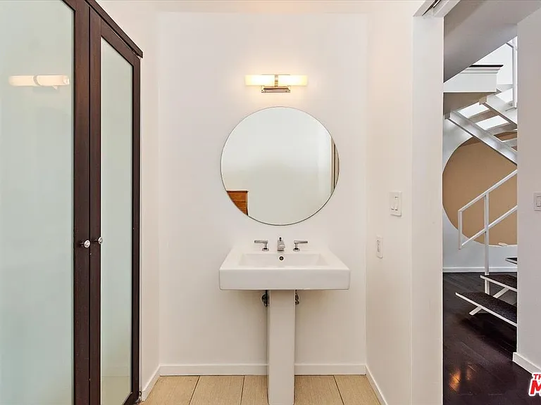 12913 Gilmore Ave — Photo 15