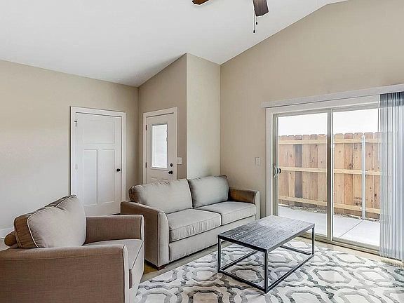 5th image of 904 W Onewood Pl