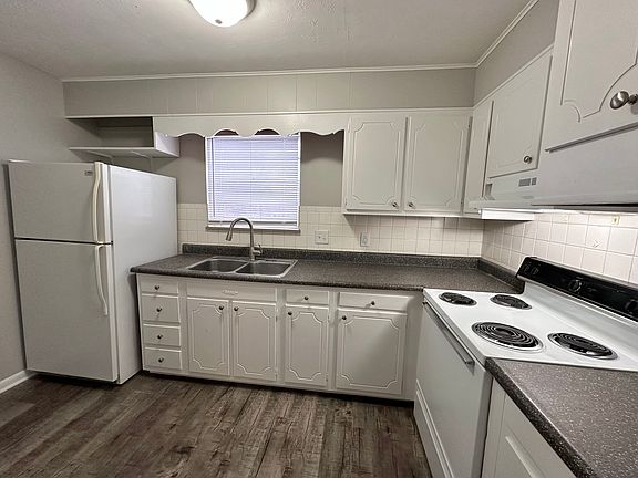 4th image of 802 E King St #6