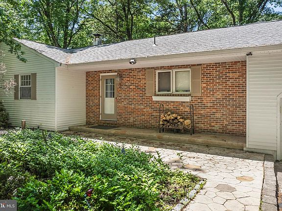 4th image of 119 Lakeview Dr