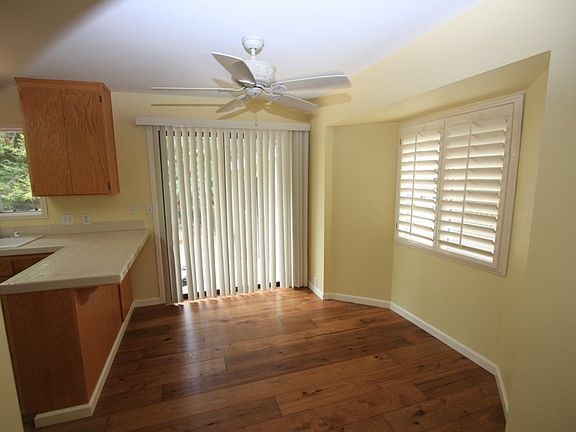 5th image of 929 Bartlett Ave