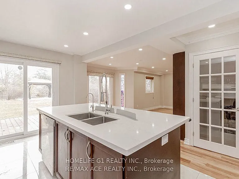 1319 Greenwood Cres — Photo 38