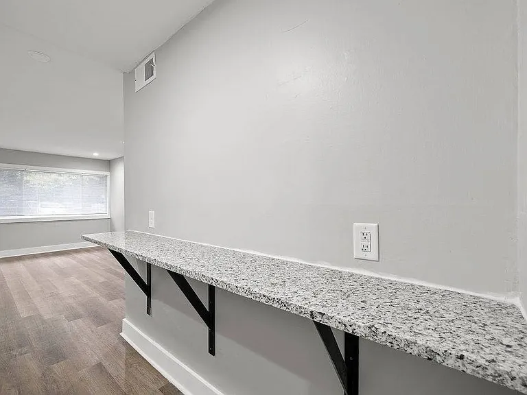 Balfour Chastain — Photo 26