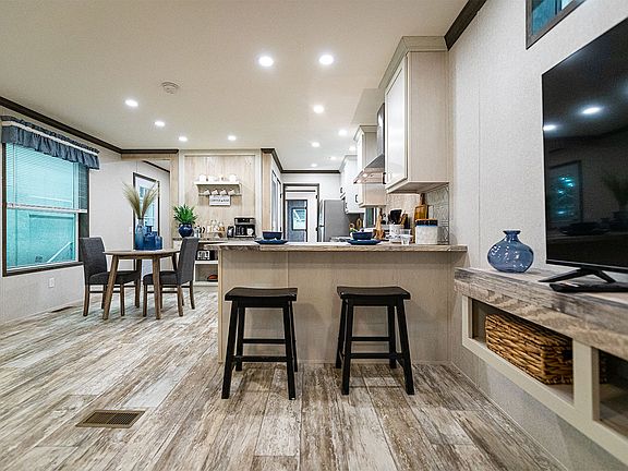 2nd image of 1219 Sweetbay Dr #653