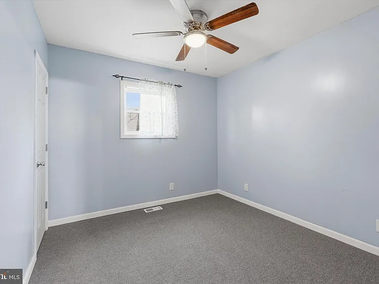 334 N Oakland Ave — Photo 10