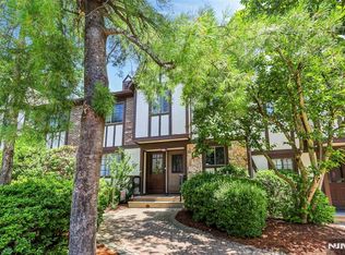 203 Mark Twain Way, Mahwah, NJ 07430