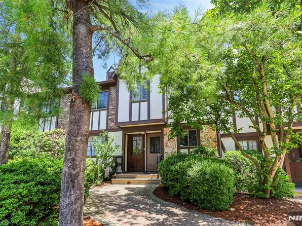 203 Mark Twain Way, Mahwah, NJ 07430
