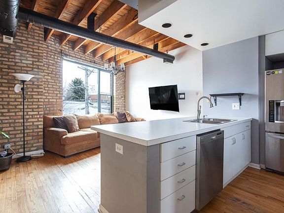 2nd image of 2943 N Lincoln Ave APT 207