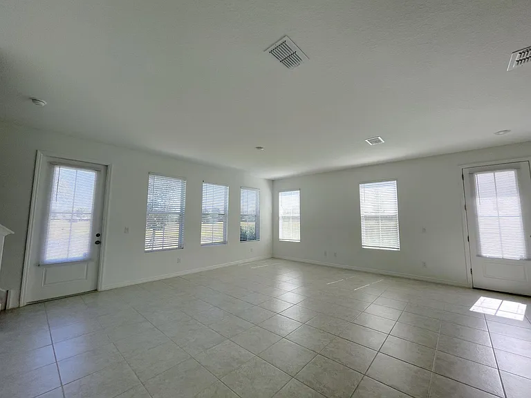 1689 Sanibel Dr — Photo 3